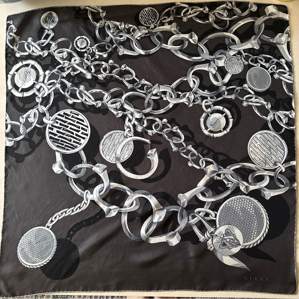 Gucci Dark Gray and Silver Chain Pattern Scarf - Picture 2 of 14